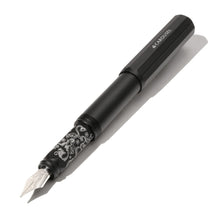 Cargar imagen en el visor de la galería, FERRIS WHEEL PRESS - Aluminum Carousel Fountain Pen - Bearrington Black
