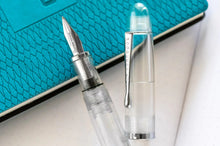 Load image into Gallery viewer, NOODLERS INK - Triple Tail Flex Fountain Pen (Pluma Estilográfica) - Clear (Transparente)
