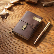 Cargar imagen en el visor de la galería, TRAVELERS NOTEBOOKS - Cuaderno de Viaje en Cuero (Leather Notebook Journal)
